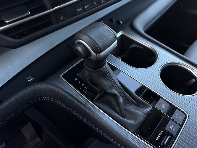 Certified 2025 Toyota Sienna XLE FWD image 20