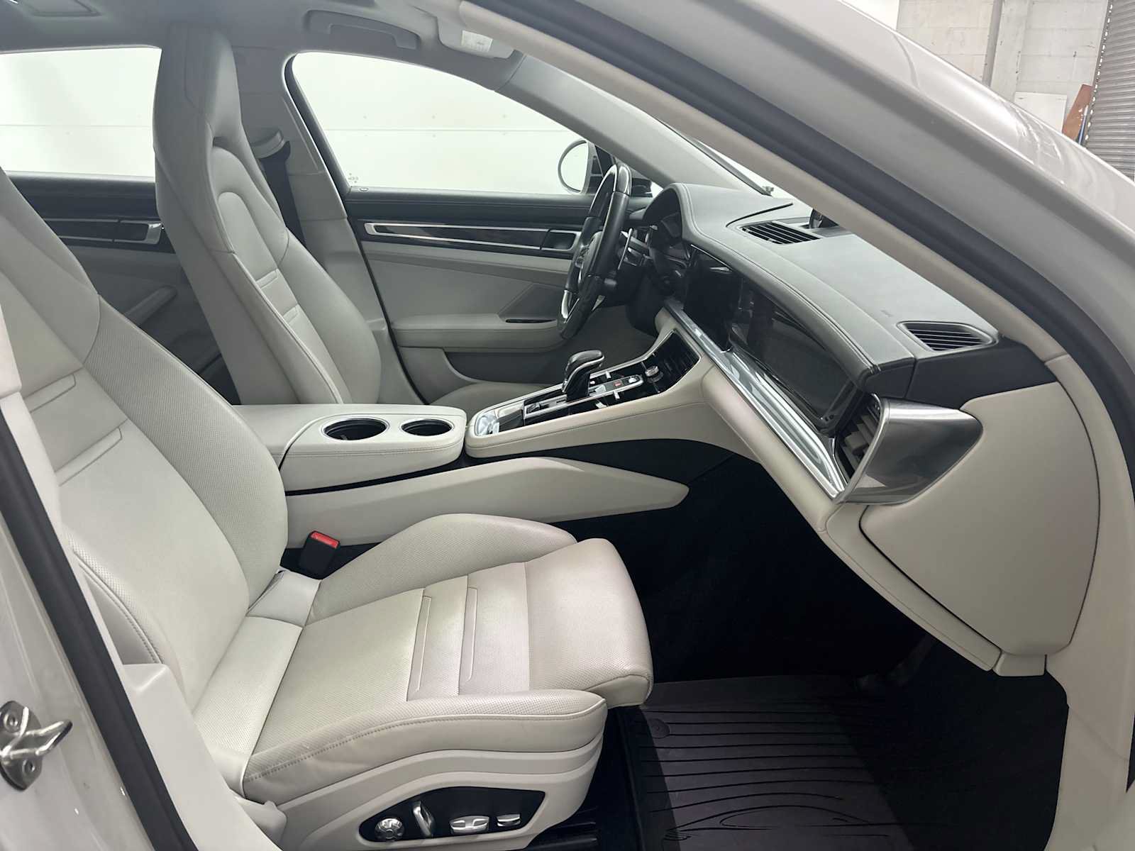 Used 2018 Porsche Panamera 4 Executive AWD/4WD image 26