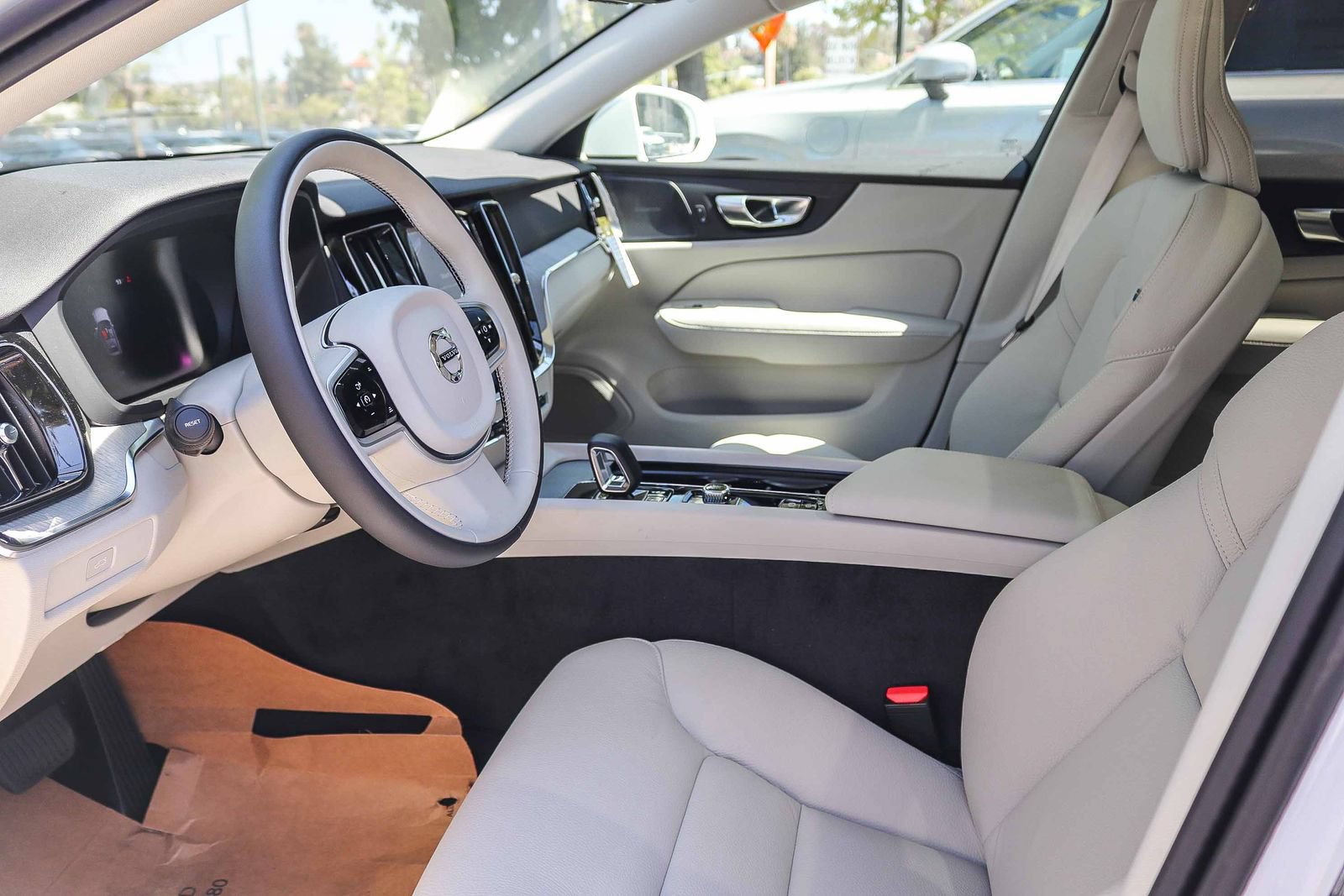 New 2026 Volvo V60 B5 Cross Country Plus w/ Climate Package AWD/4WD image 18