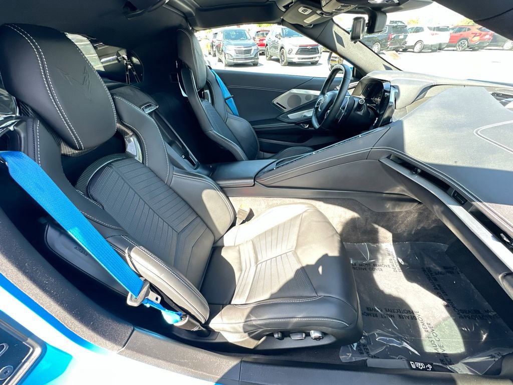 Used 2023 Chevrolet Corvette Stingray Preferred Cpe w/ Body-Color Dual Roof Package RWD image 25