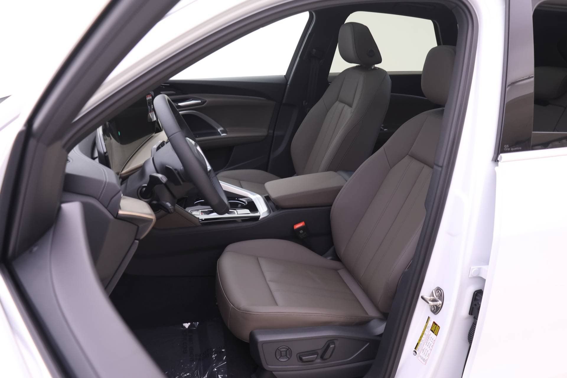 Used 2025 Audi Q5 Premium Plus w/ Premium Plus AWD/4WD image 7