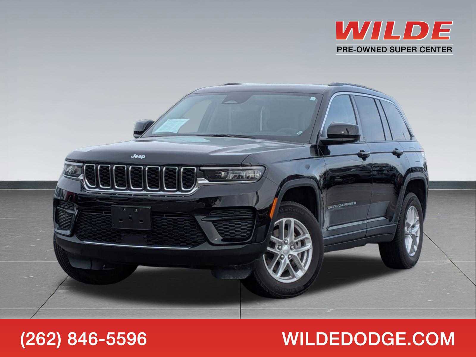 Used 2023 Jeep Grand Cherokee Laredo image 1