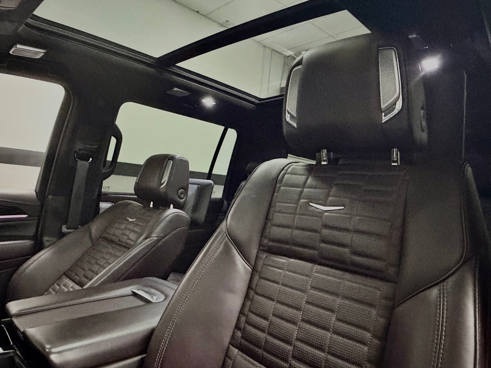 Used 2023 Cadillac Escalade ESV V image 24