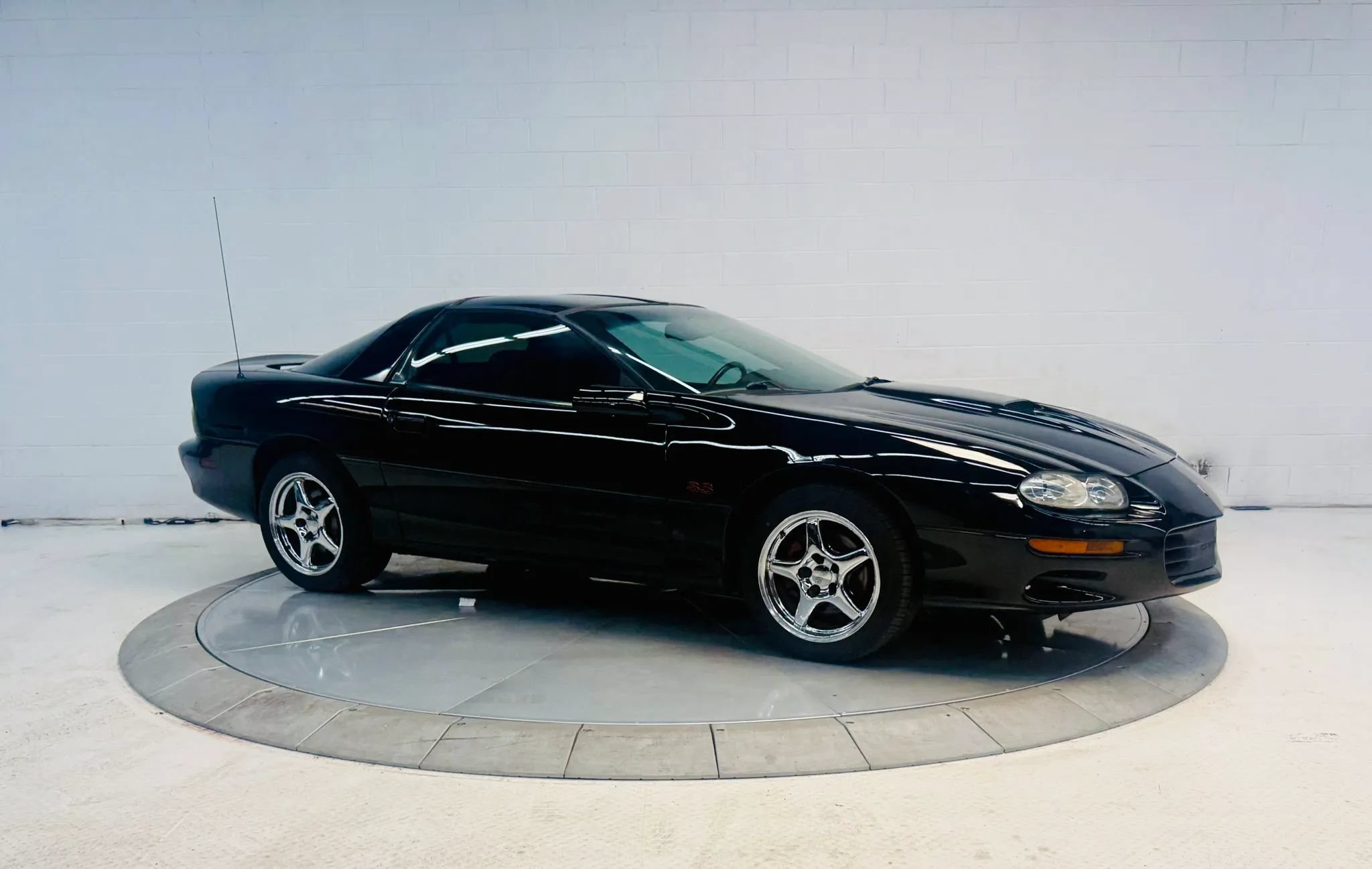 Used 2000 Chevrolet Camaro Z28 w/ SS Performance/Appearance Pkg RWD image 12
