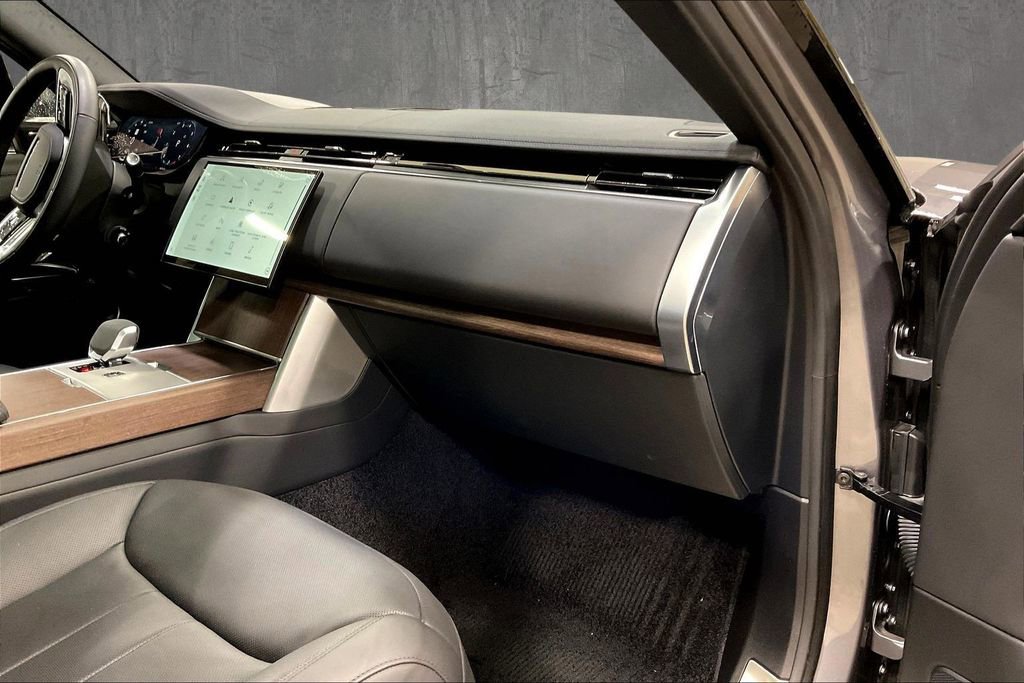 Used 2024 Land Rover Range Rover SE image 26