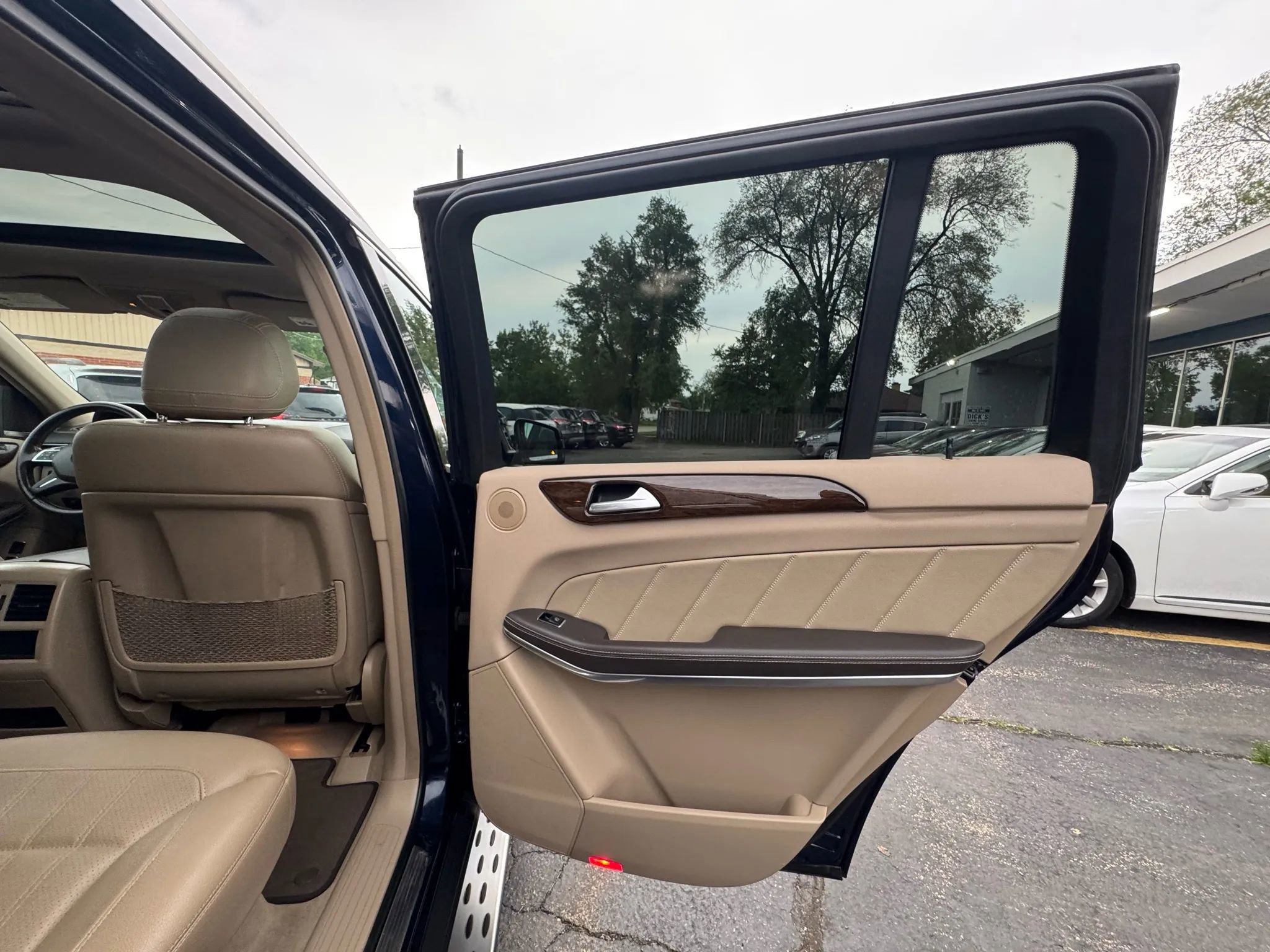 Used 2014 Mercedes-Benz GL 450 4MATIC image 32