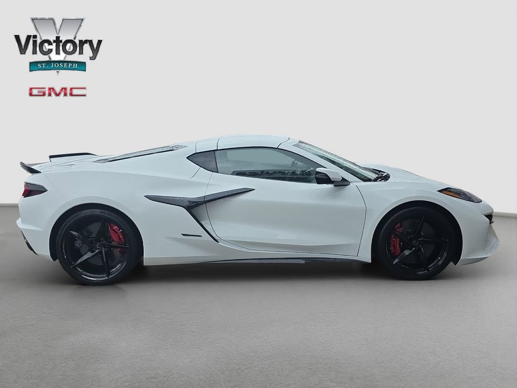 Used 2025 Chevrolet Corvette E-Ray w/ Stealth Interior Trim Package image 17