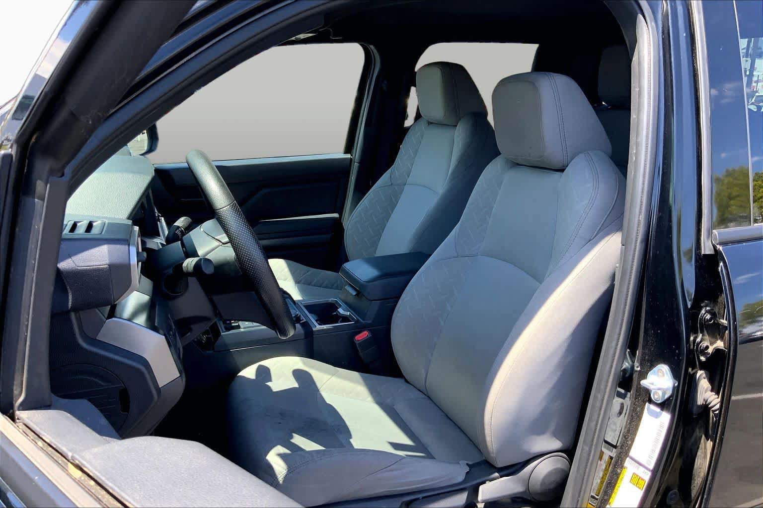 Used 2025 Toyota Tacoma SR5 AWD/4WD image 7