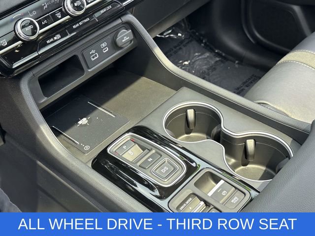 Used 2025 Honda Pilot Touring image 6
