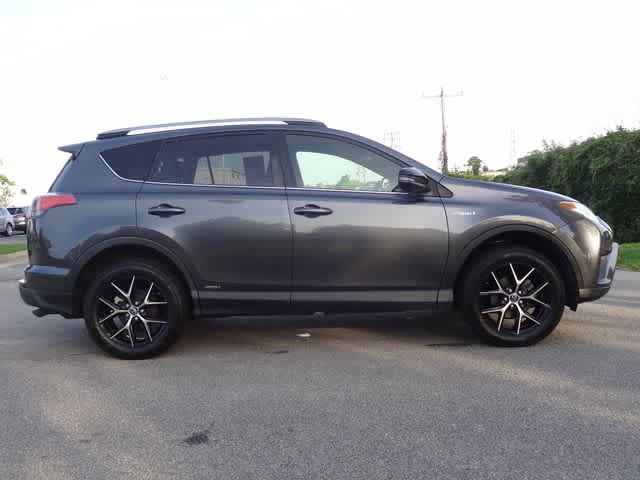 Used 2018 Toyota RAV4 SE AWD/4WD image 4