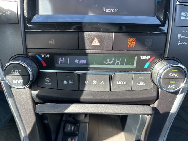 Used 2015 Toyota Camry XLE w/ Moonroof Package image 18