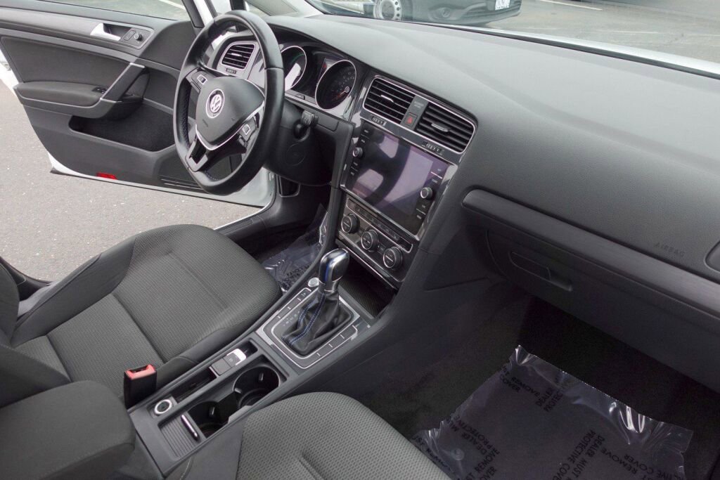 Used 2019 Volkswagen e-Golf SE w/ Driver Assistance Package image 14