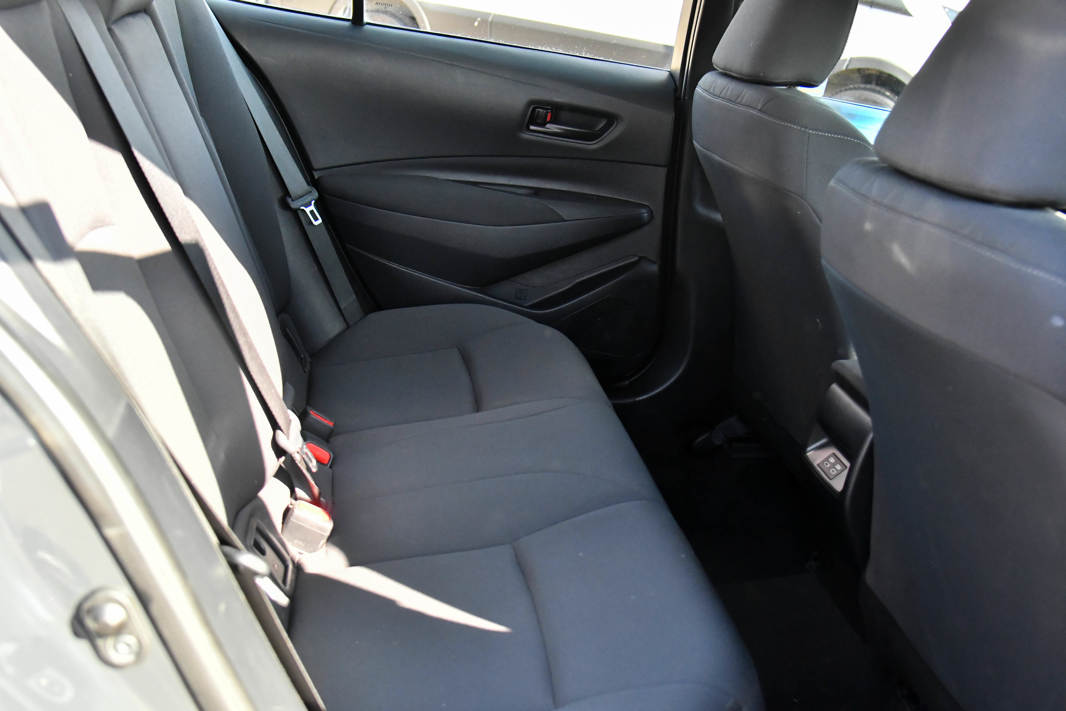 Used 2025 Toyota Corolla LE FWD image 39