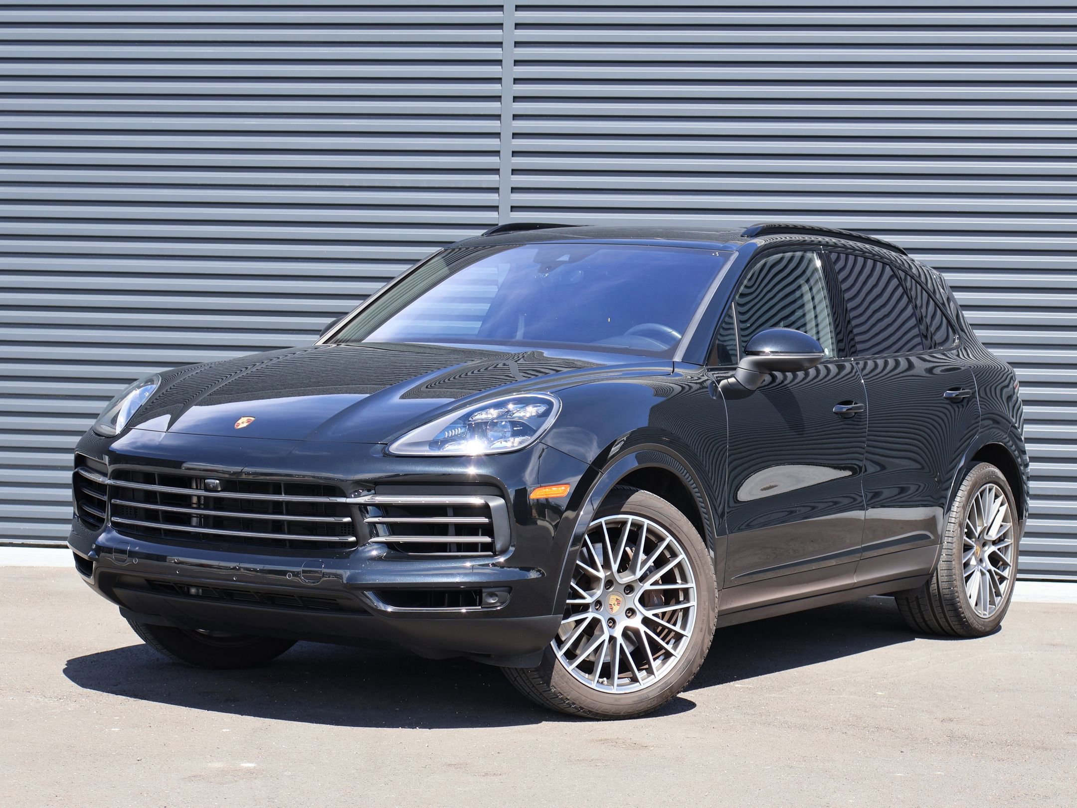 Used 2023 Porsche Cayenne Platinum Edition image 1