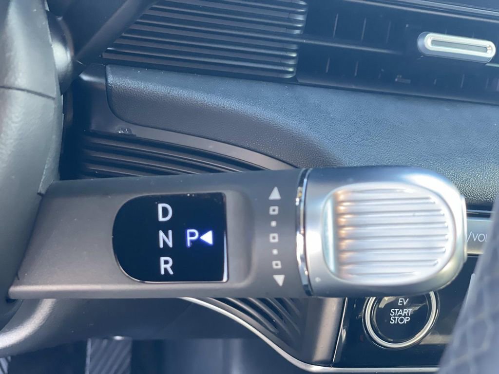 Certified 2025 Hyundai Ioniq 5 SE image 18