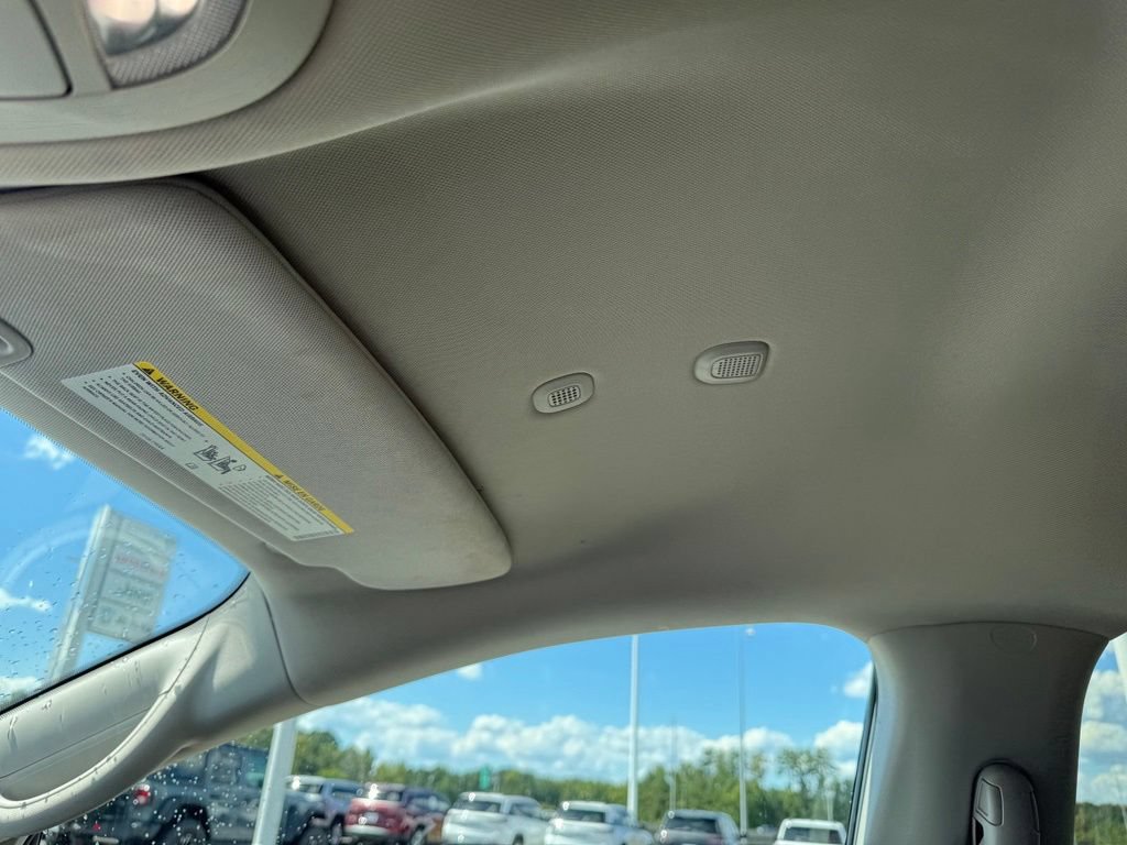 Used 2022 Chrysler Pacifica Touring-L FWD image 16