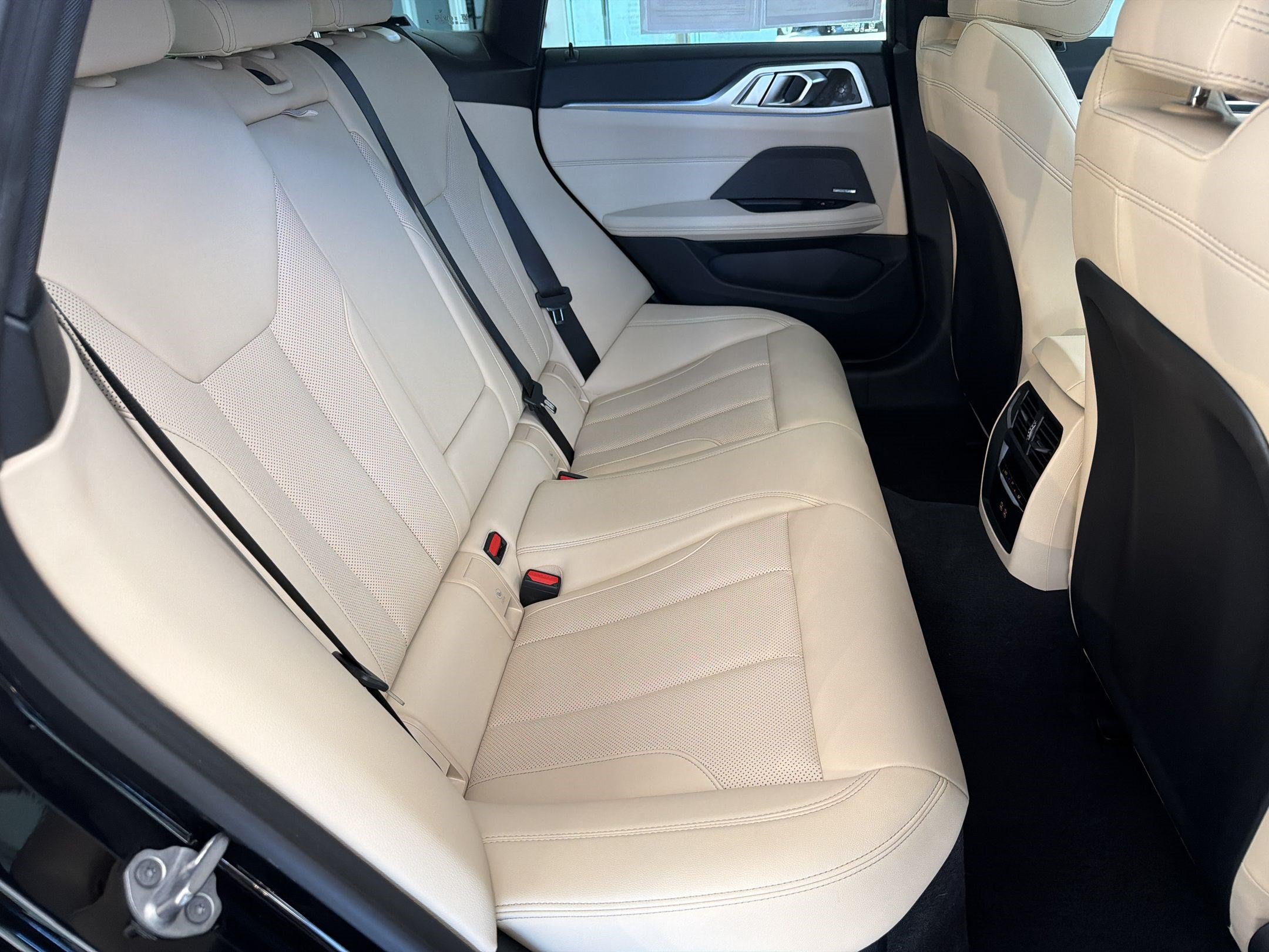 Used 2025 BMW i4 eDrive40 w/ Premium Package RWD image 32