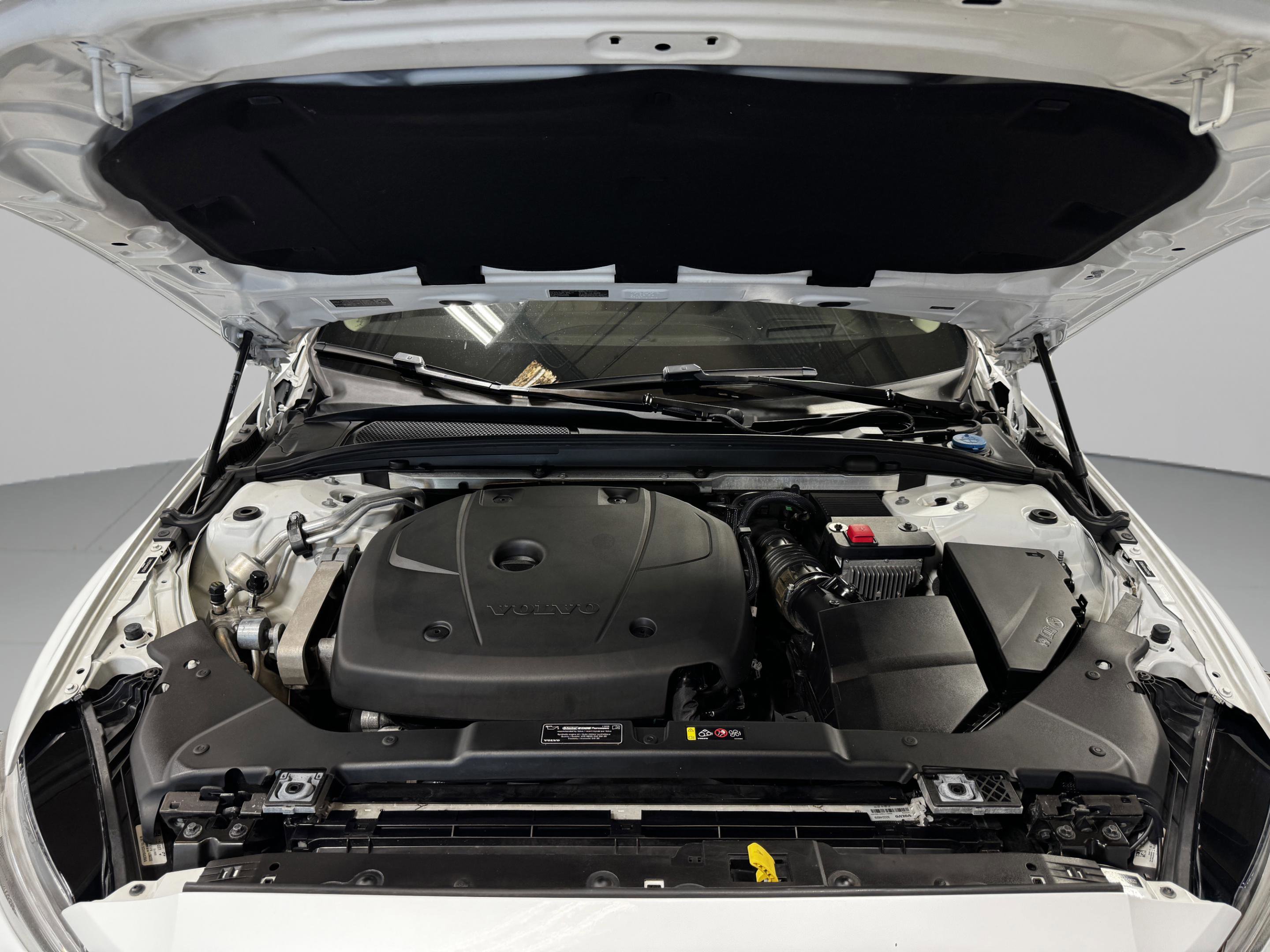 Used 2019 Volvo S60 T6 Momentum w/ Multimedia Package image 38