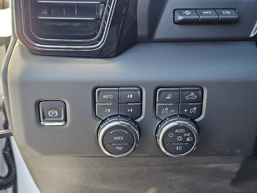 Used 2025 GMC Sierra 1500 AT4X image 32