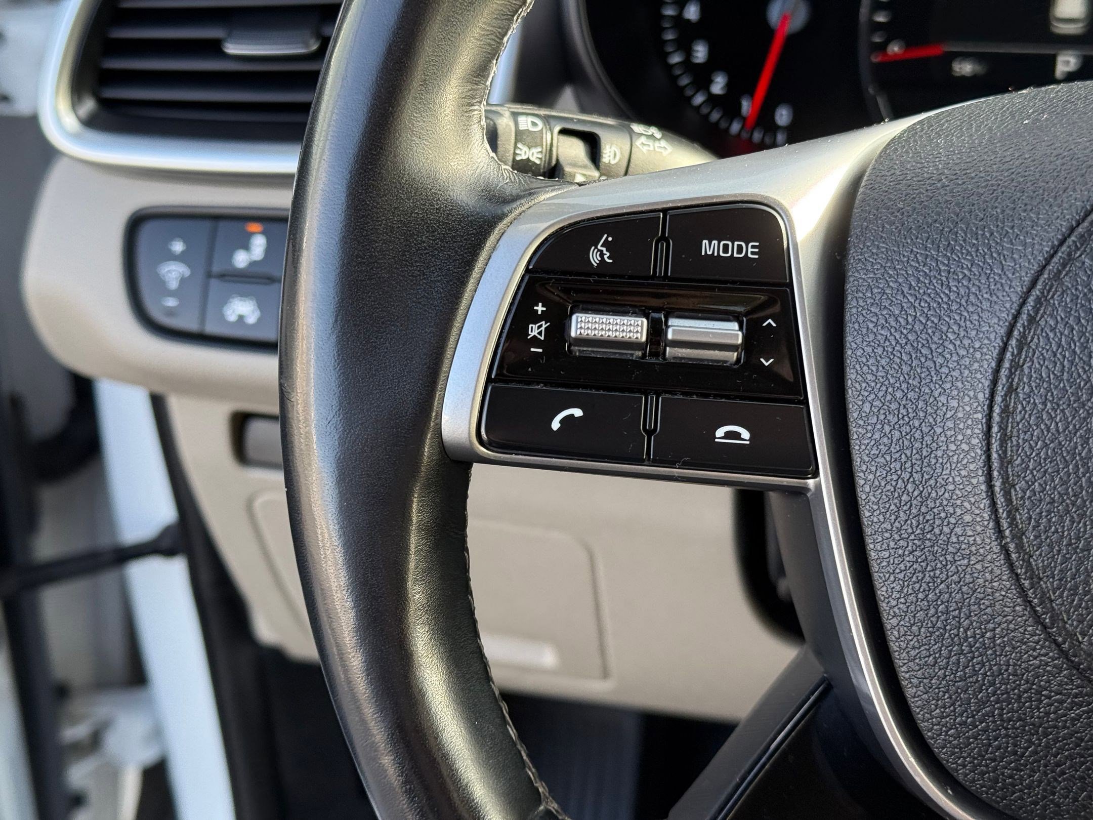 Used 2019 Kia Sorento EX w/ EX Touring Package image 18