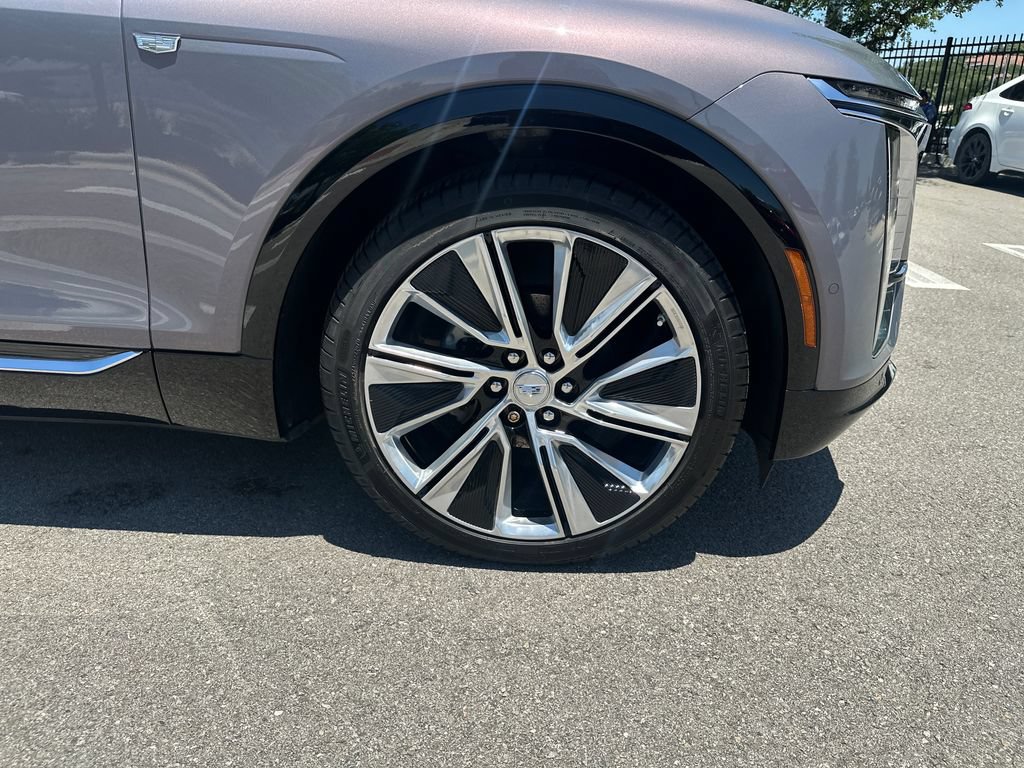 Certified 2025 Cadillac Lyriq Luxury w/ LPO, Floor Liner Package AWD/4WD image 18