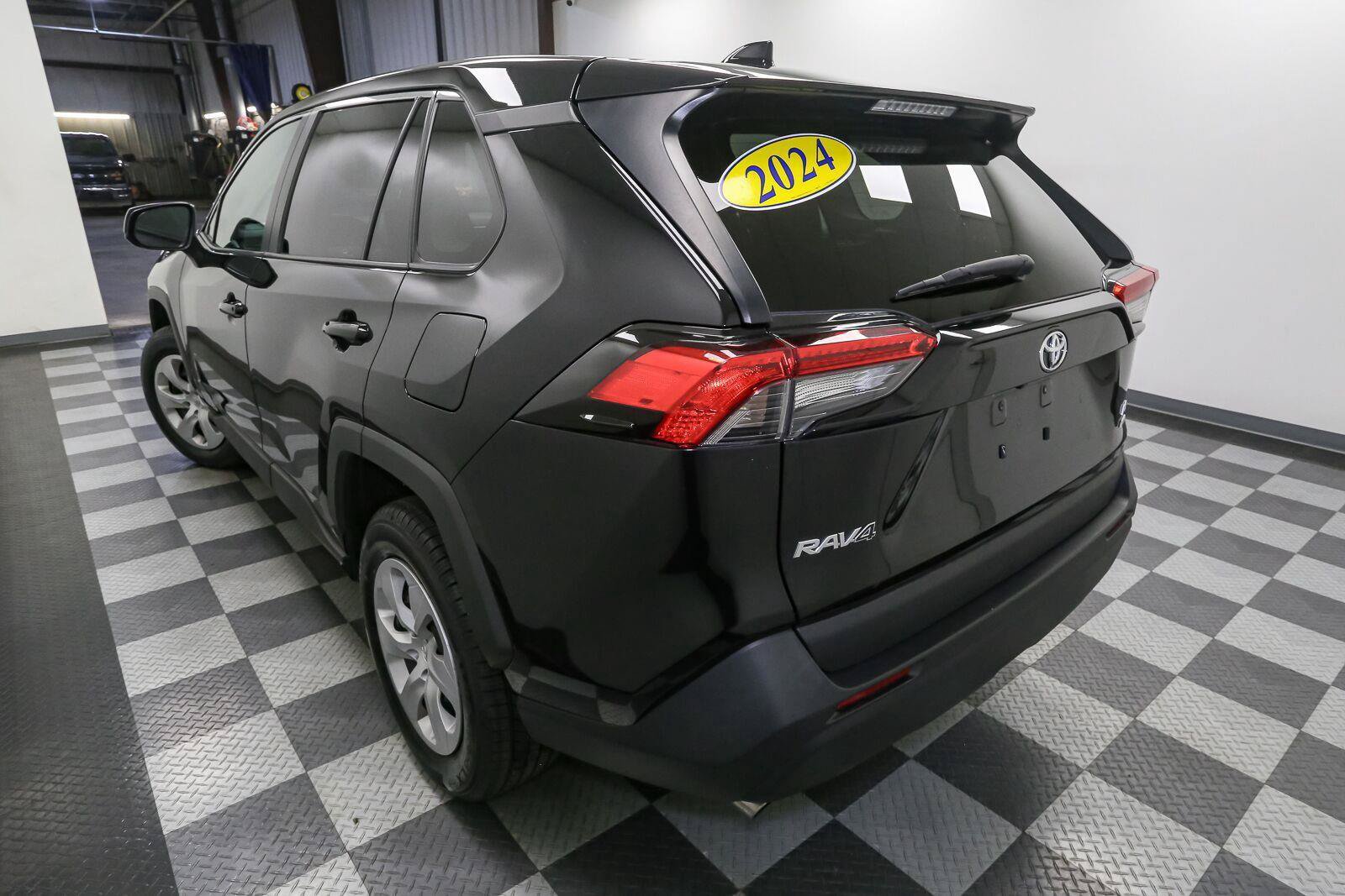 Certified 2024 Toyota RAV4 LE AWD/4WD image 10