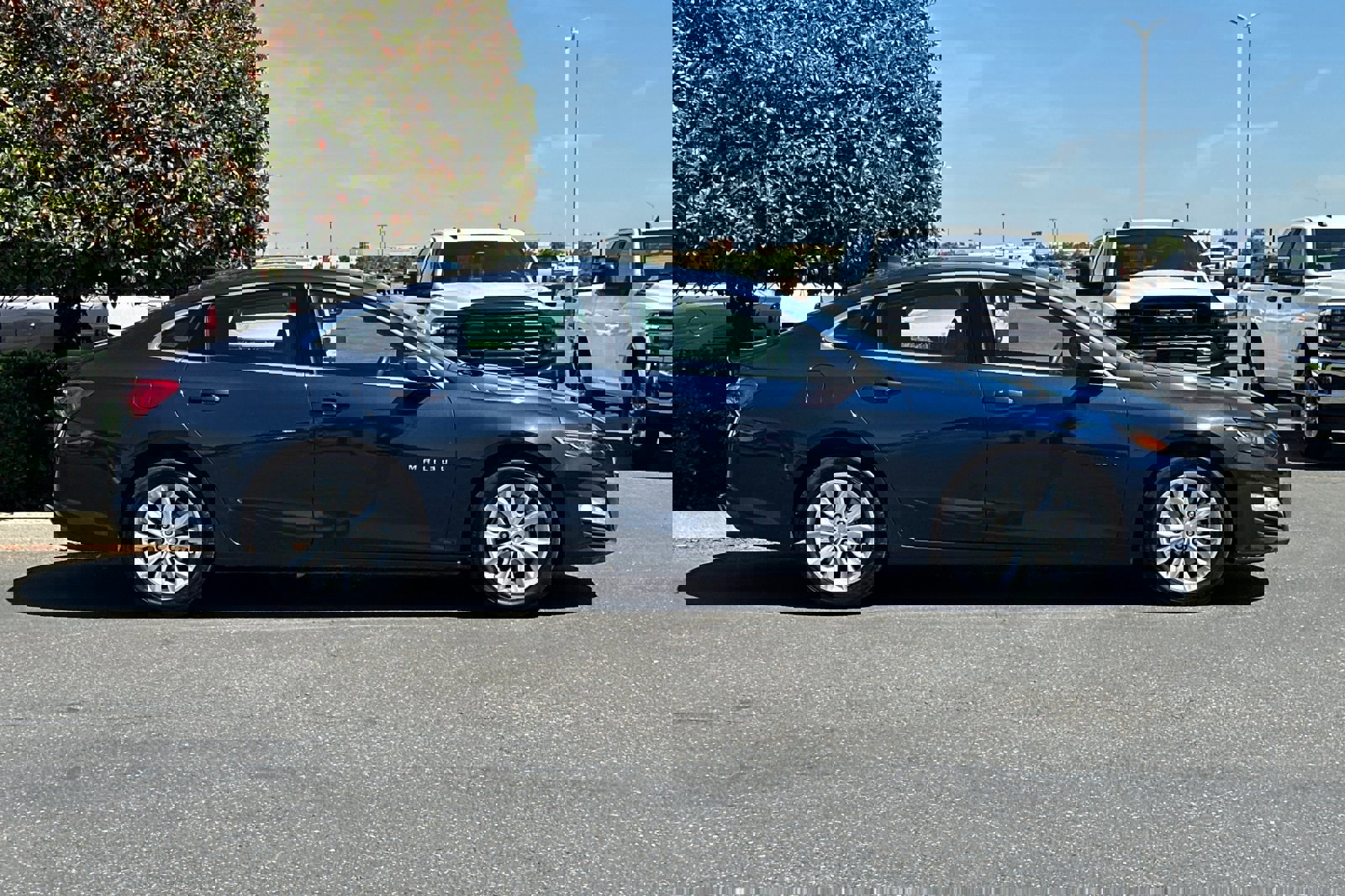 Used 2022 Chevrolet Malibu LT image 3