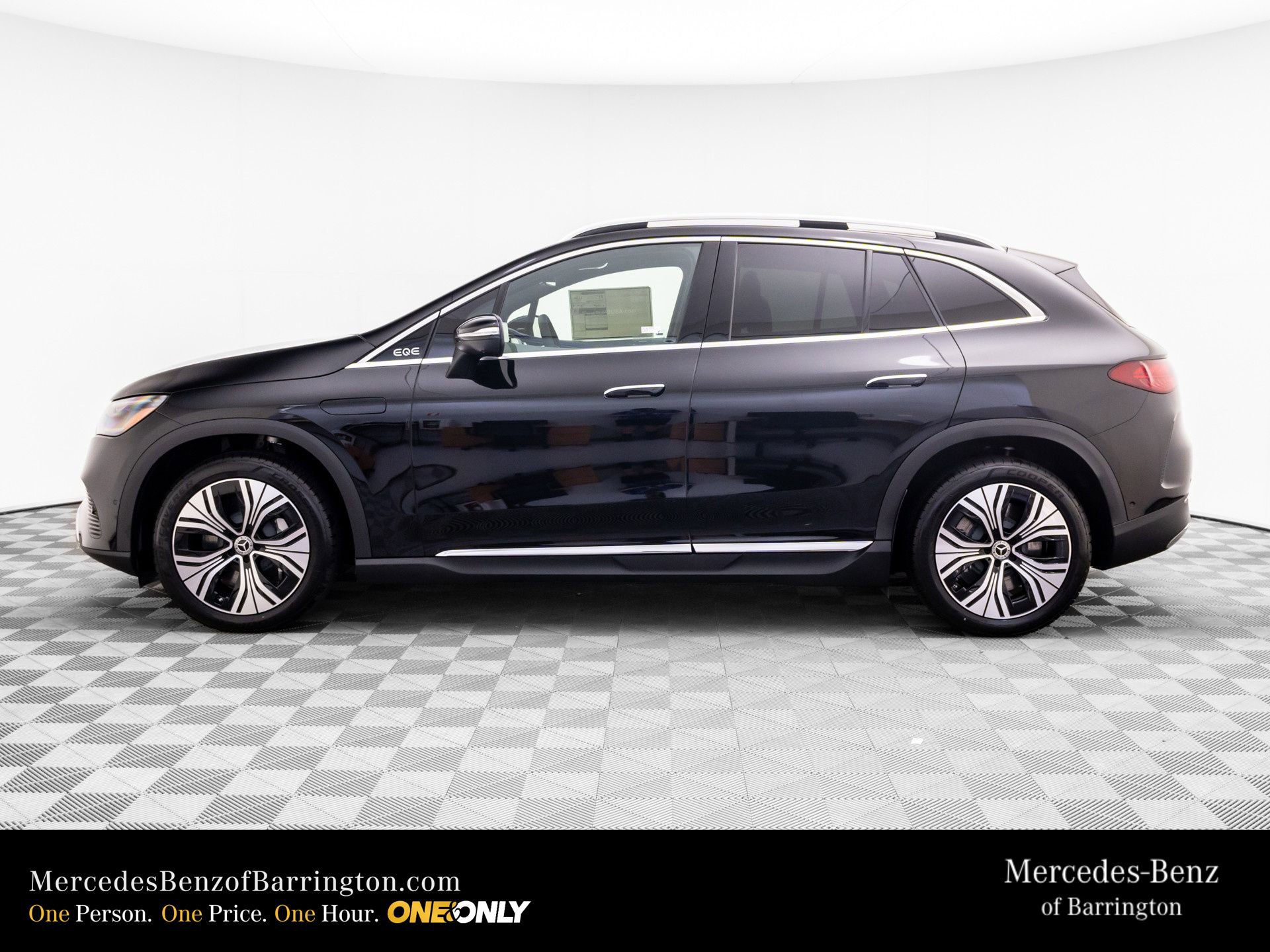 New 2026 Mercedes-Benz EQE 320 4MATIC SUV image 2