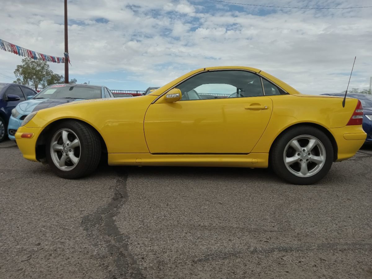 Used 2002 Mercedes-Benz SLK 320 image 2