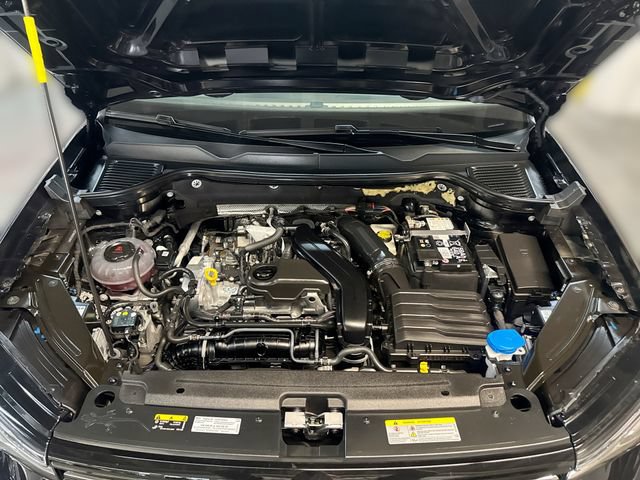 Certified 2025 Volkswagen Taos S AWD/4WD image 18