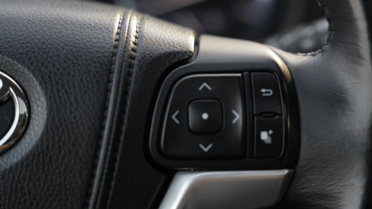 Used 2015 Toyota Highlander XLE AWD/4WD image 16