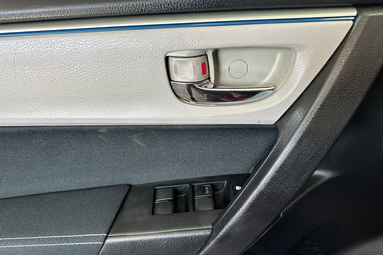 Used 2014 Toyota Corolla LE w/ Protection Package FWD image 13