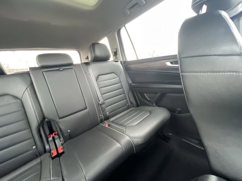 Used 2025 Volkswagen Atlas SEL image 14