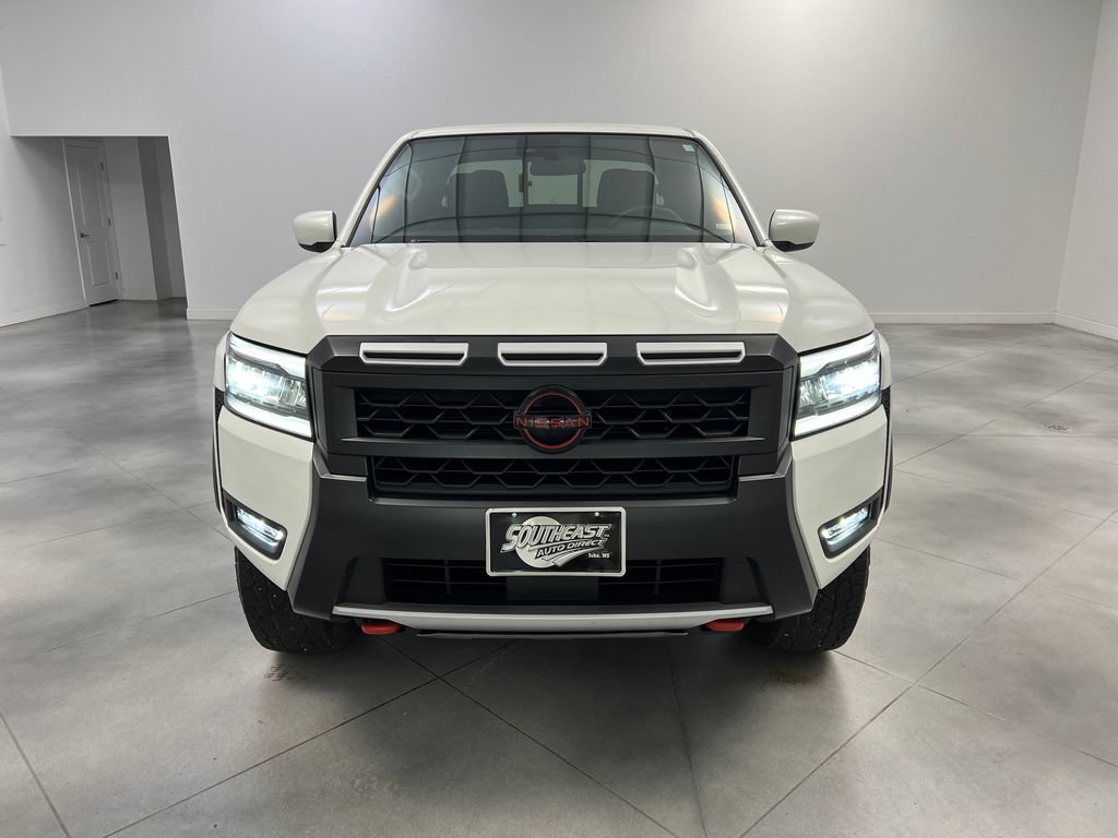 Used 2026 Nissan Frontier PRO-4X AWD/4WD image 3