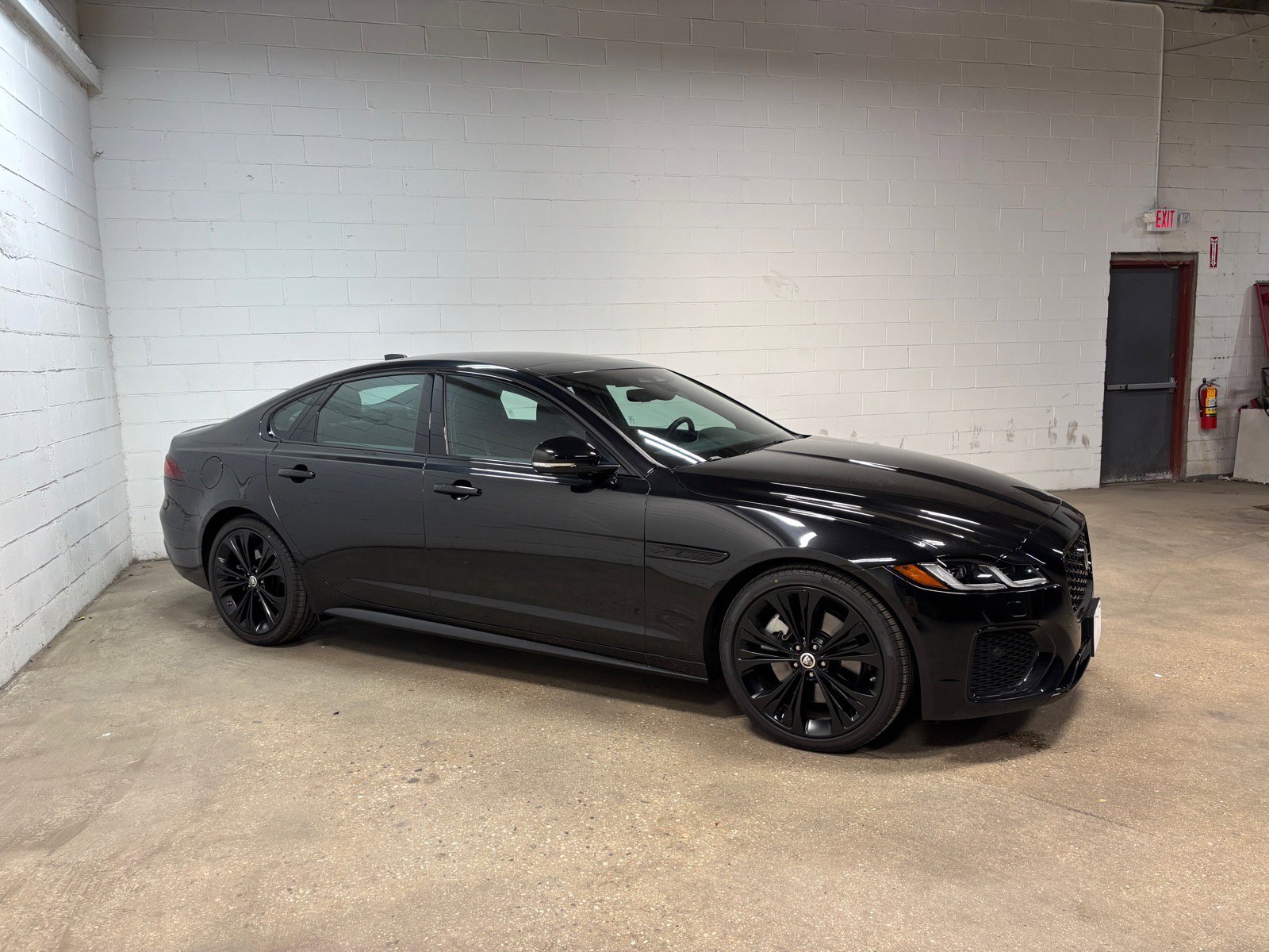 Used 2024 Jaguar XF R-Dynamic SE AWD/4WD image 5