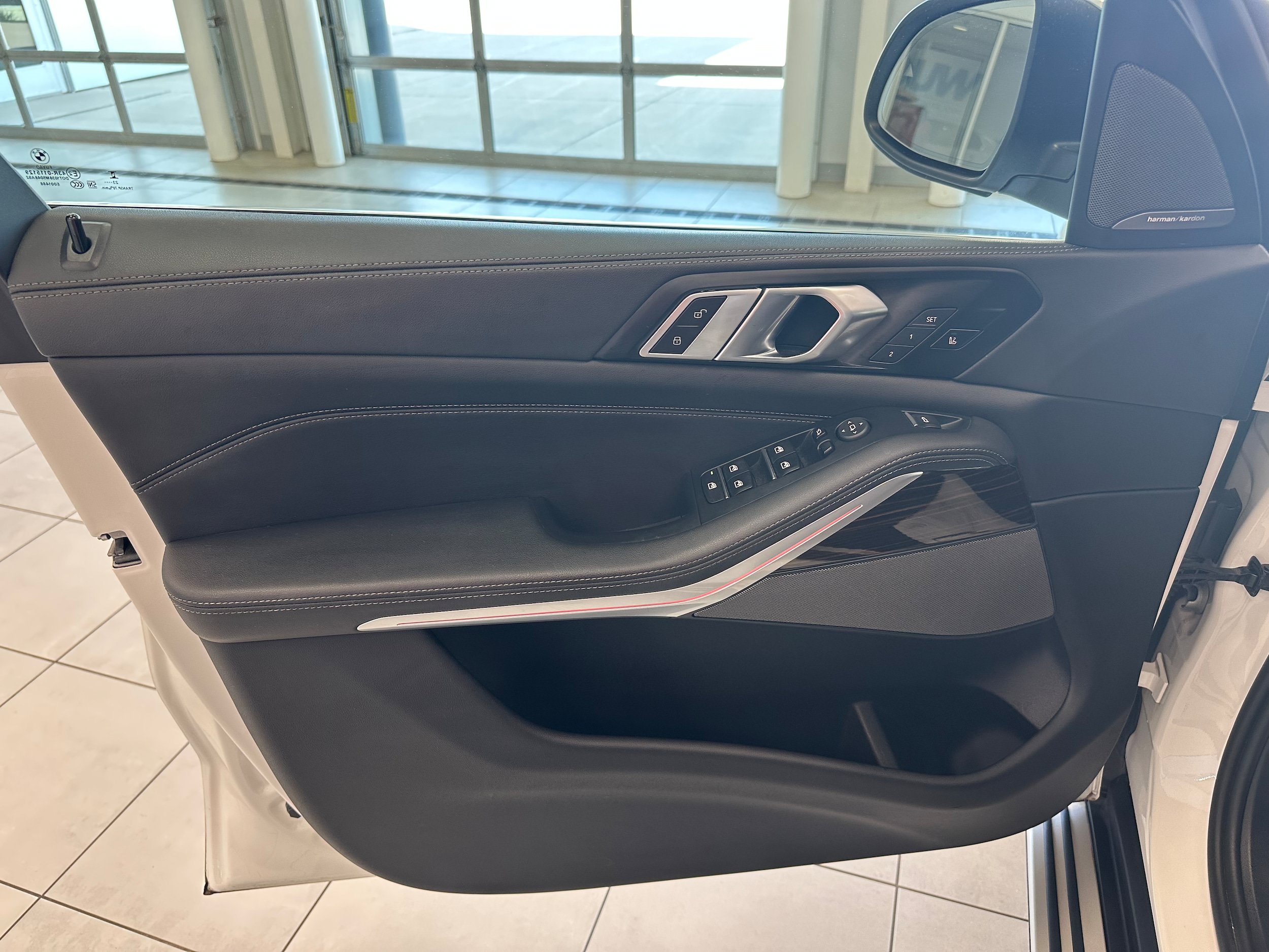 Used 2024 BMW X5 xDrive40i w/ Premium Package AWD/4WD image 11