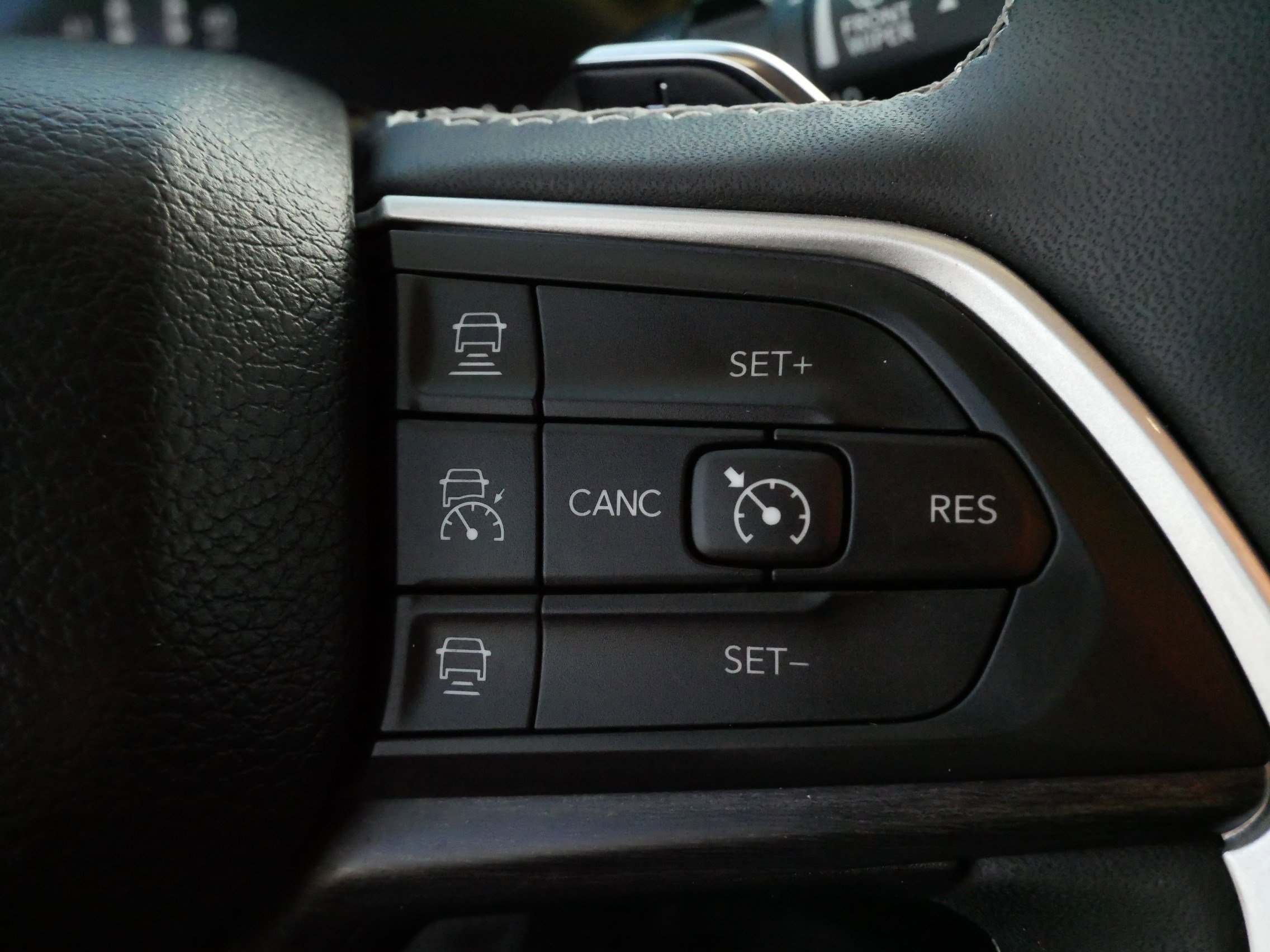 Used 2023 Jeep Grand Cherokee Limited w/ Luxury Tech Group II image 25