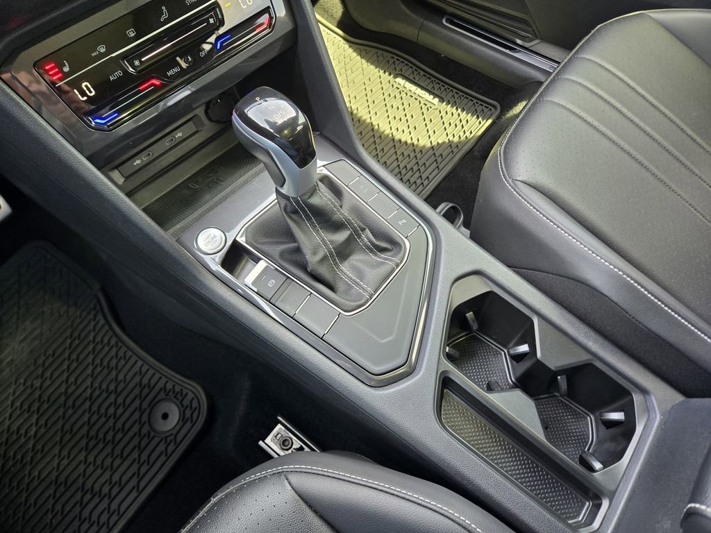 Used 2024 Volkswagen Tiguan SE R-Line image 30