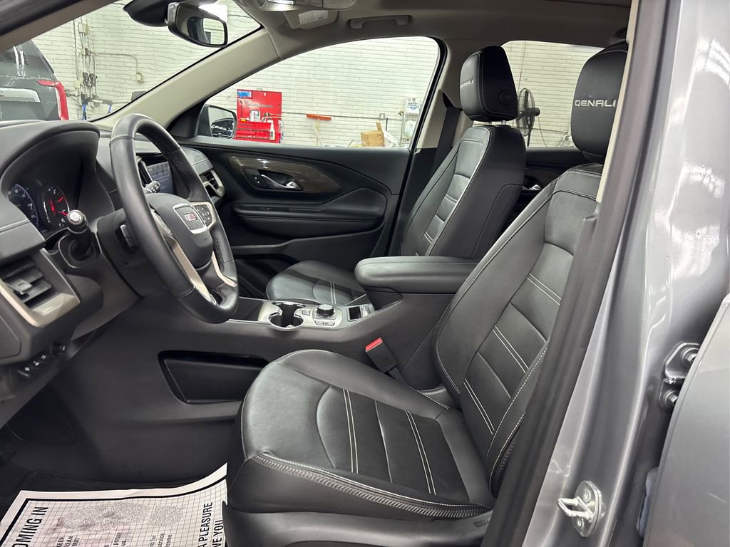 Used 2023 GMC Terrain Denali w/ Denali Premium Package image 9