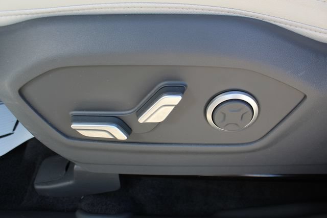 Used 2025 Hyundai Santa Fe Limited AWD/4WD image 11