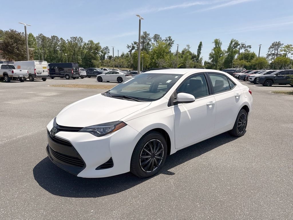 Used 2017 Toyota Corolla LE FWD image 7