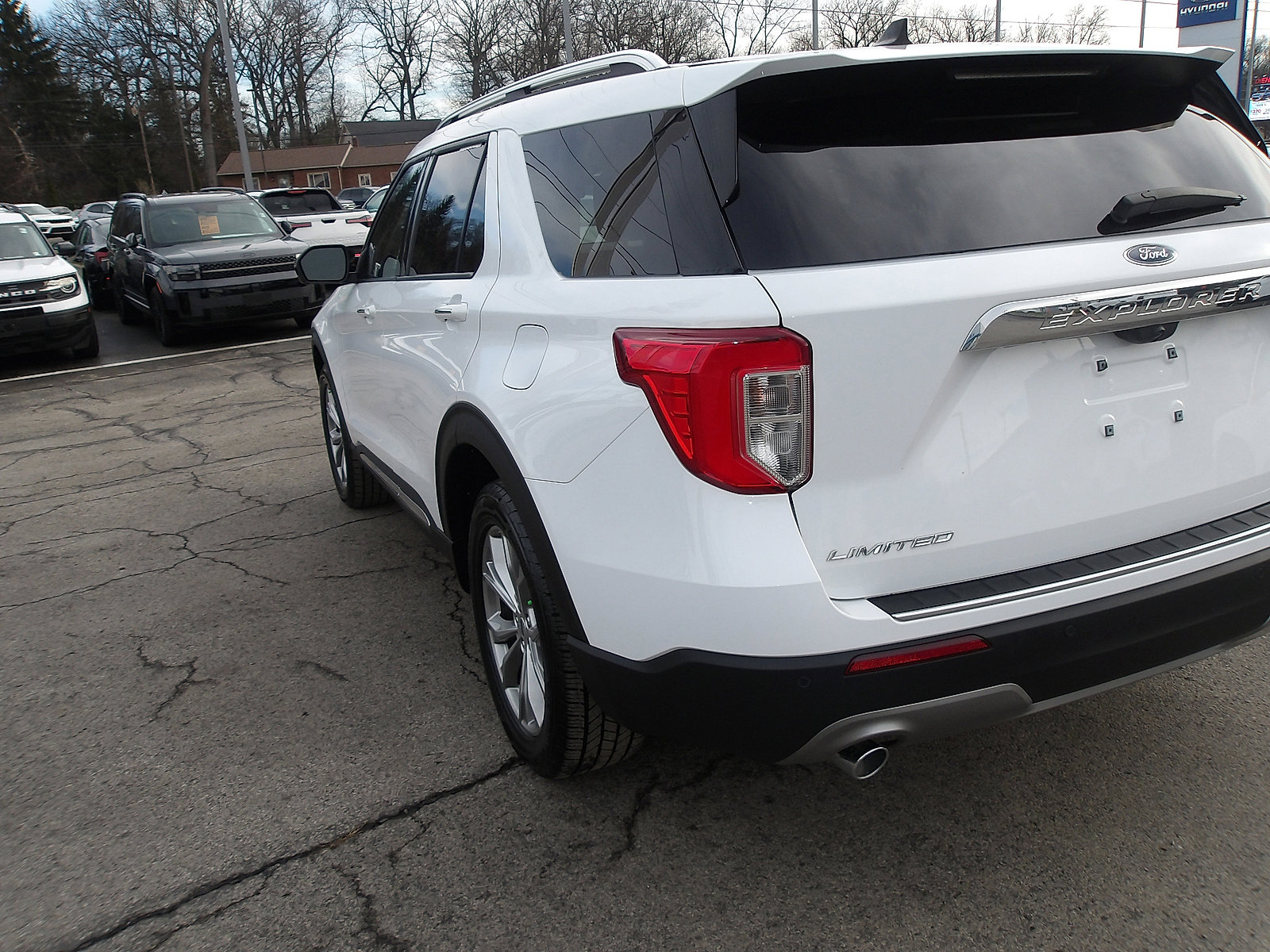 Used 2023 Ford Explorer Limited image 5