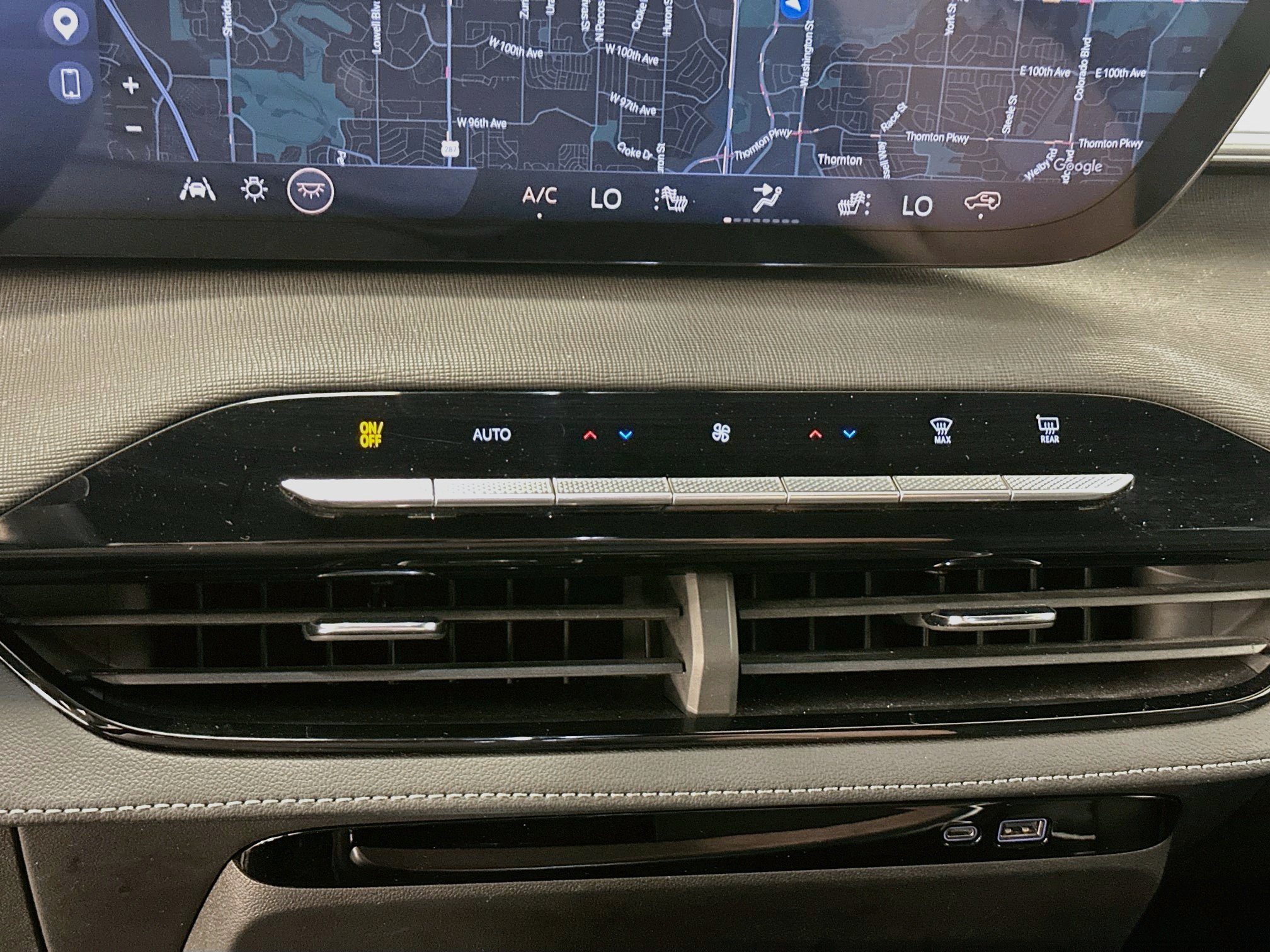 Used 2025 Buick Enclave Preferred AWD/4WD image 24