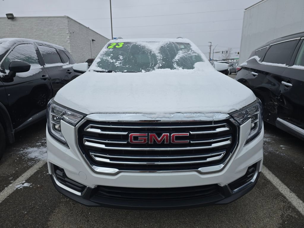 Used 2023 GMC Terrain SLT image 2