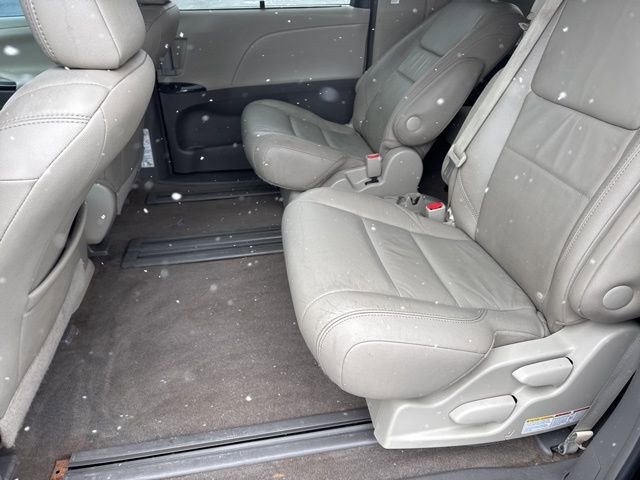 Used 2016 Toyota Sienna XLE w/ XLE Navigation Package image 14
