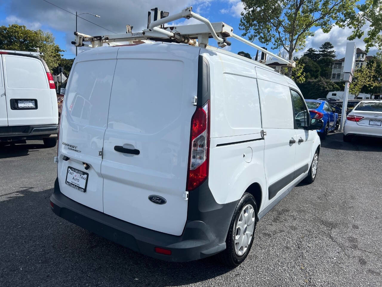 Used 2017 Ford Transit Connect XLT image 4