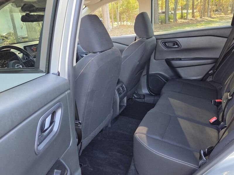 Used 2024 Nissan Rogue S image 8