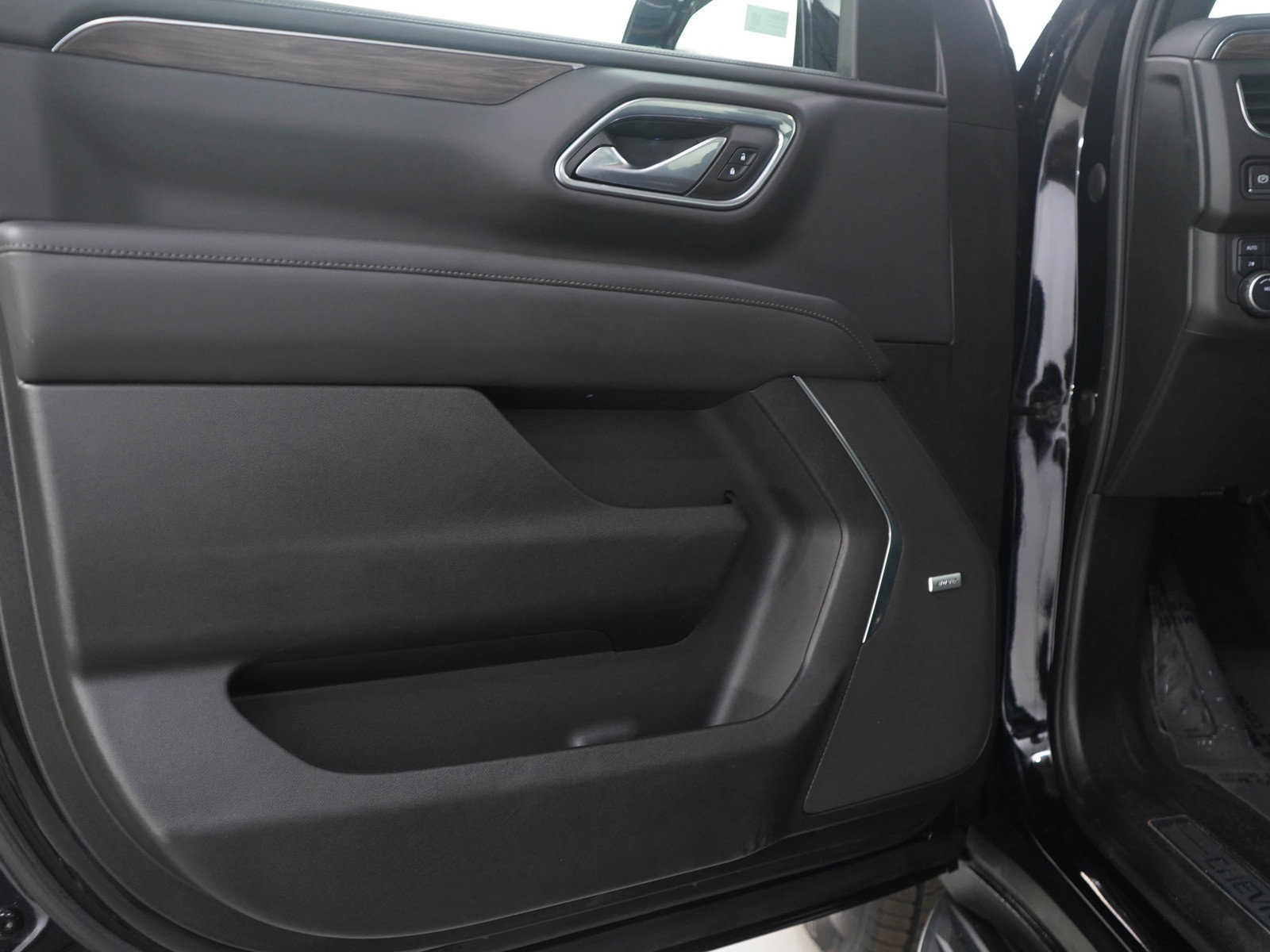 Used 2021 Chevrolet Suburban LT image 20