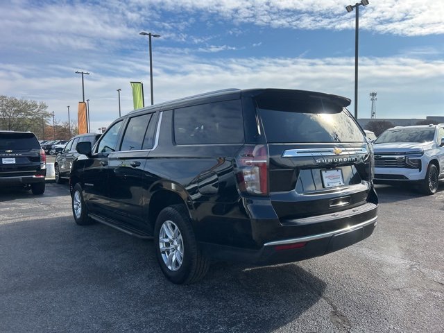 Used 2024 Chevrolet Suburban LT image 5