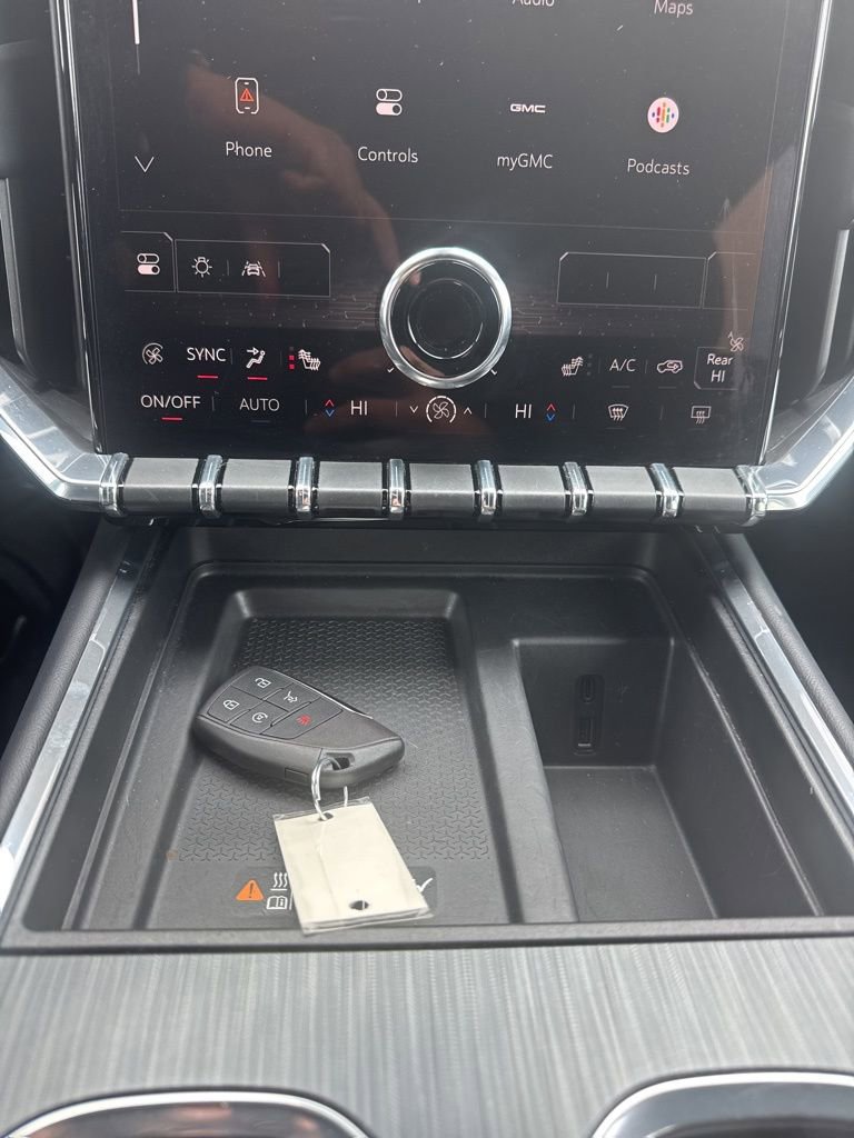 Used 2024 GMC Acadia Elevation image 31